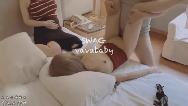 Ngồi nhìn xem gã chồng quan hệ bạn thân